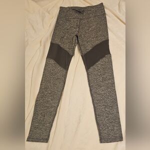 Gray and Black Athletic Leggings With Mesh Details Sz L